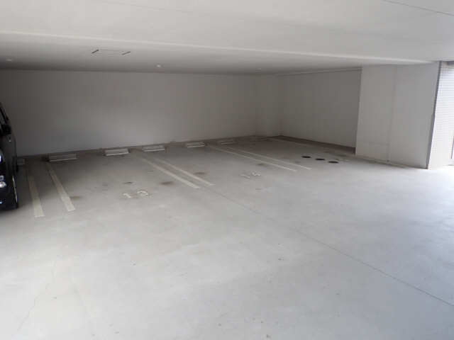 駐車場（一部　屋根有）